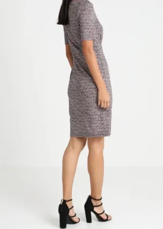 Vestido gris y rosa con escote