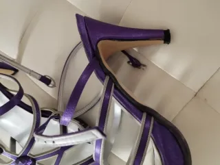 Sandalias de tacón moradas y plateadas T.37