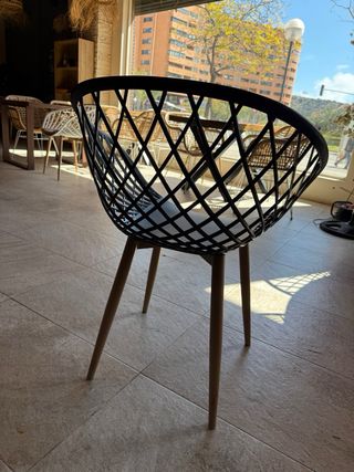 Silla de diseño moderna negra