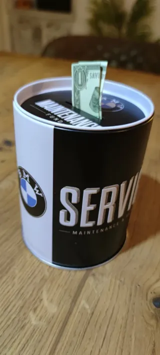 Hucha de ahorro para el mantenimiento de tu BMW