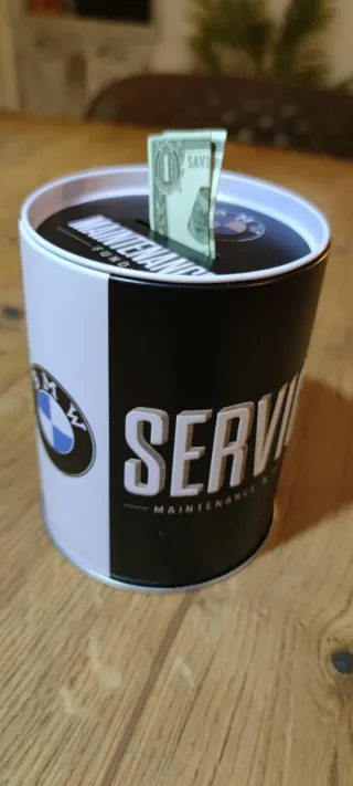 Hucha de ahorro para el mantenimiento de tu BMW