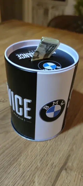 Hucha de ahorro para el mantenimiento de tu BMW
