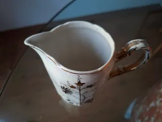Jarra porcelana Art Nouveau dorada