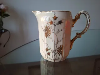 Jarra porcelana Art Nouveau dorada