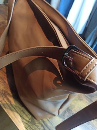 Bolso bandolera ajustable de cuero marrón