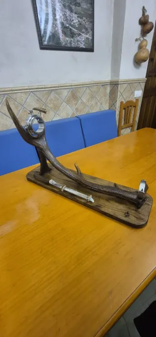 Jamonero ciervo giratorio madera y metal