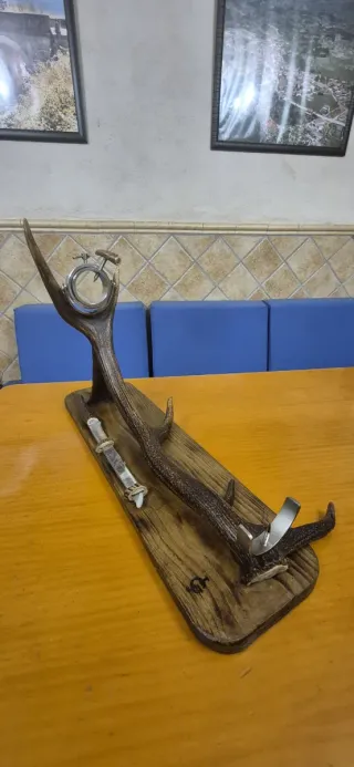 Jamonero ciervo giratorio madera y metal