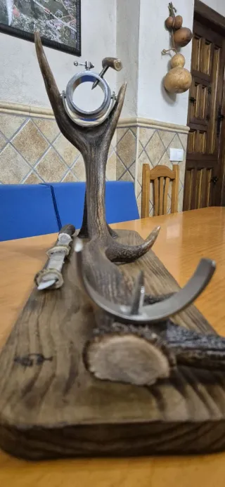 Jamonero ciervo giratorio madera y metal