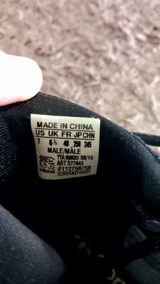 Zapatillas Adidas Negras y Blancas