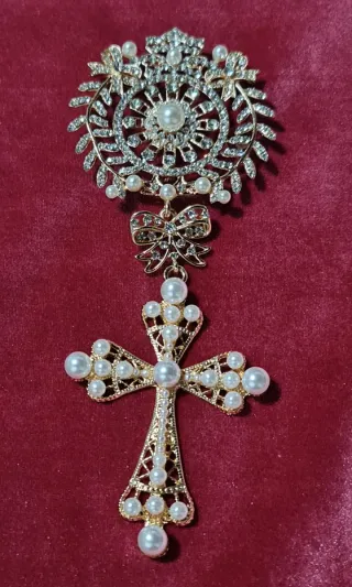 Broche Pectoral Dorado con Perlas