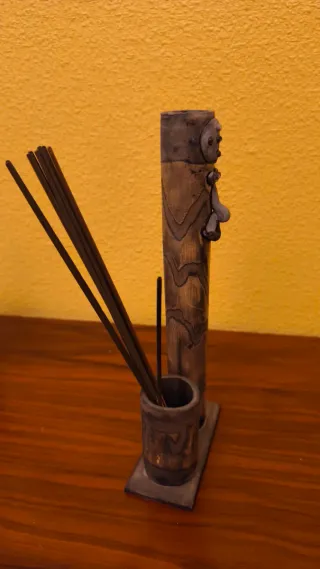 Inciensario artesanal de bambú y cerámica