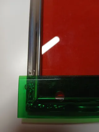 Marco de fotos plateado con terciopelo rojo