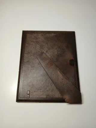 Marco de fotos plateado con terciopelo rojo