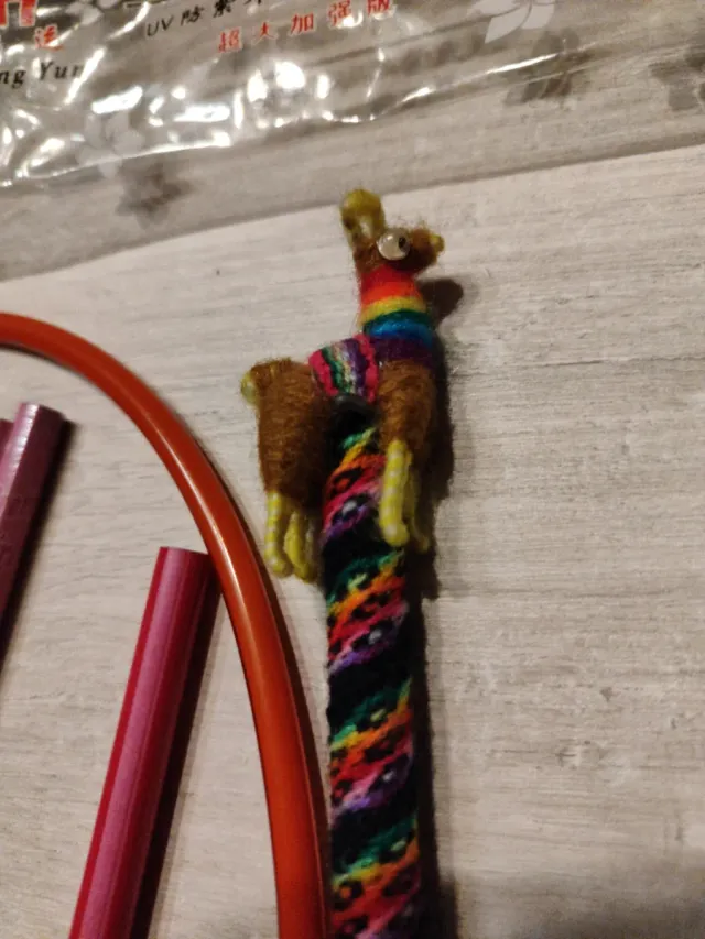 Colección de lápices y bolígrafos con bolsa