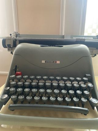 Máquina de escribir Hispano Olivetti Lexicon 80