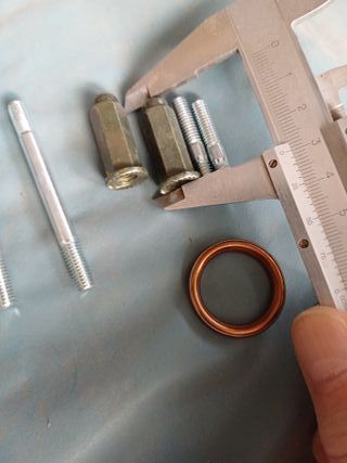 TORNILLOS JUNTAS TUBO DE ESCAPE Y ADMISION