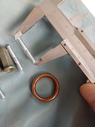 TORNILLOS JUNTAS TUBO DE ESCAPE Y ADMISION