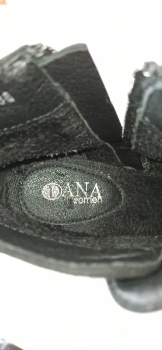 Botines negros de ante con hebilla