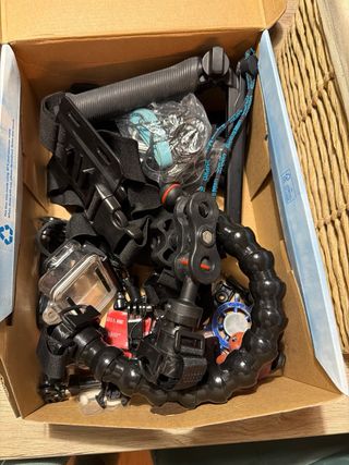 GoPro Hero 9 Black + Scatola e Accessori