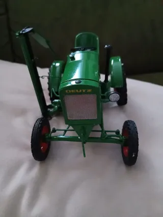 Trattore modellino  verde