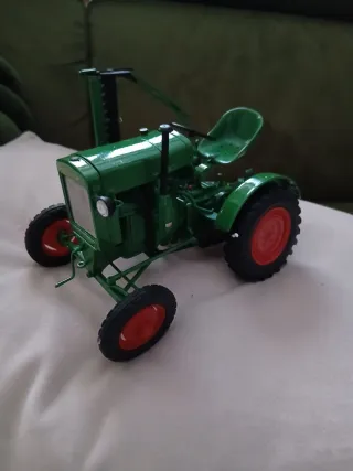 Trattore modellino  verde