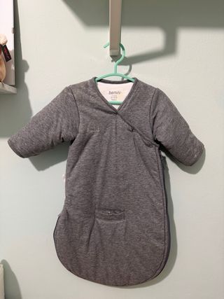 Saco dormir bebé gris marca BEMINI Talla 1-4 meses