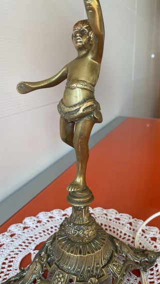Lámpara de mesa bronce figura vintage