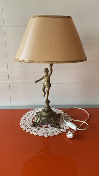 Lámpara de mesa bronce figura vintage