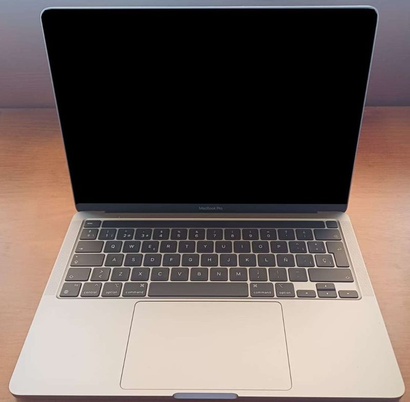 MacBook Pro 13” Chip M1 16GB RAM 512GB SSD