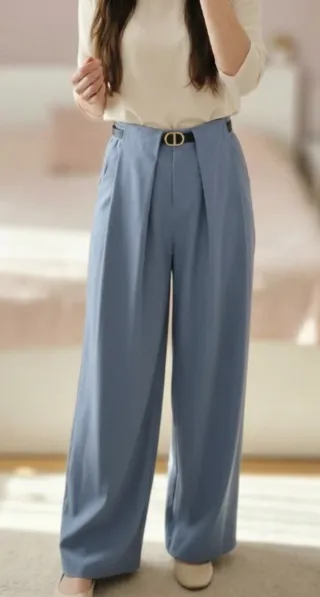 Pantalón de pinzas azul con cinturón