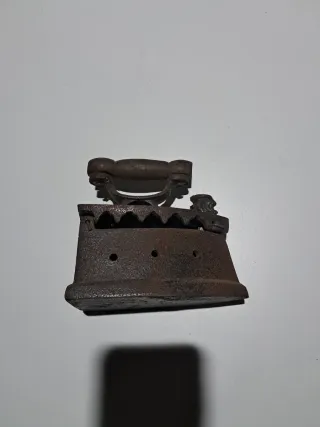 Plancha antigua de hierro