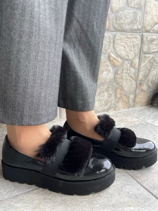 Zapatos negros plataforma con pelo