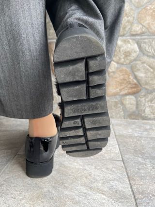 Zapatos negros plataforma con pelo