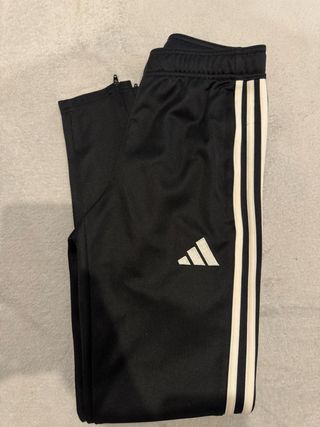 Pantalón chándal Adidas negro solo se uso una vez