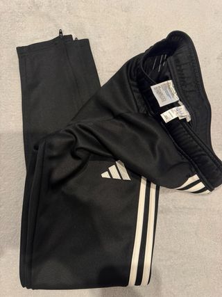 Pantalón chándal Adidas negro solo se uso una vez