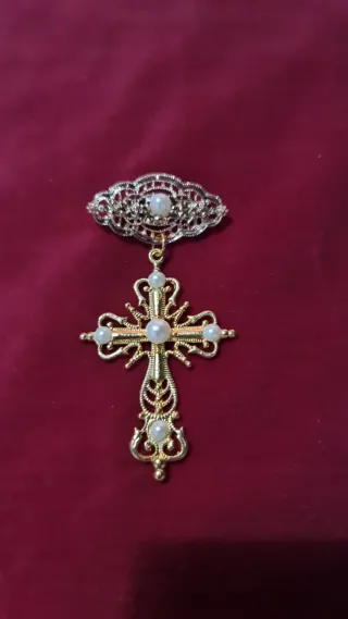 Broche Cruz con Perlas