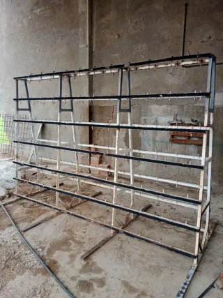 Caballete o Atril de hierro porta cristales