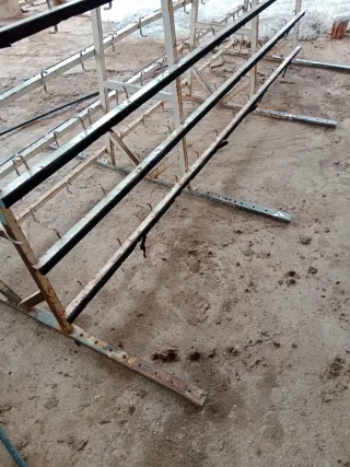 Caballete o Atril de hierro porta cristales