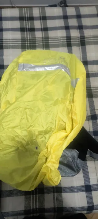 Mochila de viaje verde