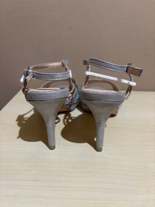 Zapatos de fiesta Menbur plateados con pedrería