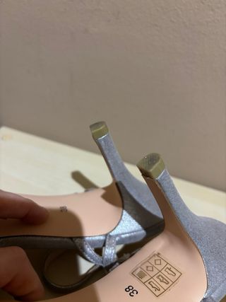 Zapatos de fiesta Menbur plateados con pedrería