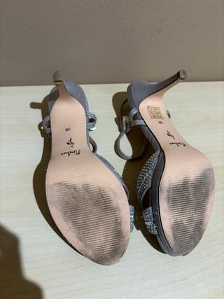 Zapatos de fiesta Menbur plateados con pedrería