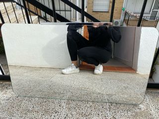 Espejo con un aplique de luz