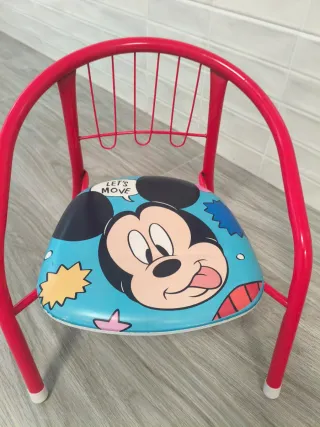 2 Sillas infantiles con personajes