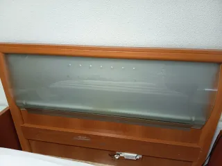 Cabecero de madera y cristal