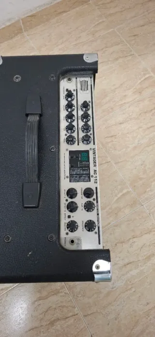 Amplificador Behringer 60W Vintage