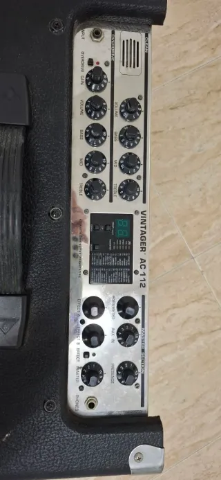 Amplificador Behringer 60W Vintage