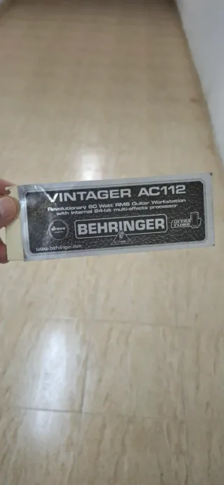 Amplificador Behringer 60W Vintage