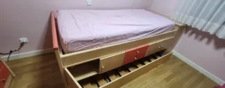 Cama nido con escritorio y estantería