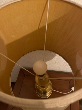 LÁMPARA DE SOBREMESA CLÁSICA  BASE DE LATÓN